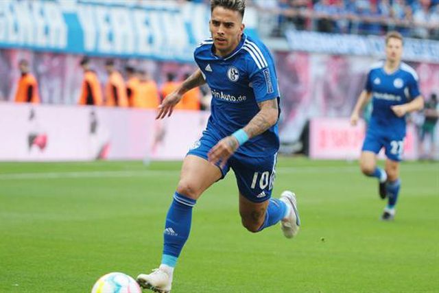 Na pista de médio uruguaio do Schalke 