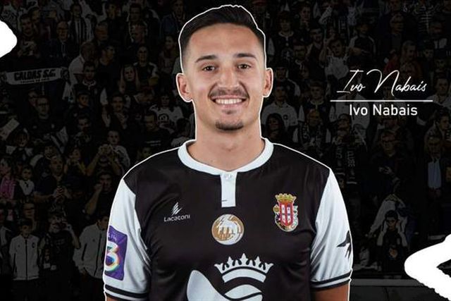 Oficial: Goleador do Caldas B 'sobe' à equipa principal