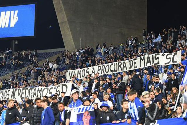 Membro dos Super Dragões detido enquanto assistia ao jogo com o Rio Ave