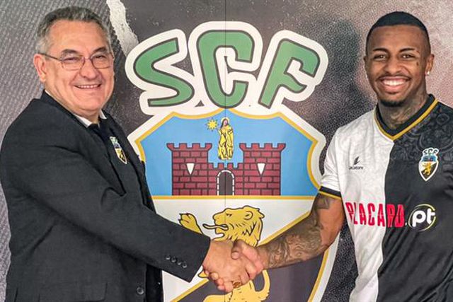 Oficial: Pastor continua nos leões de Faro