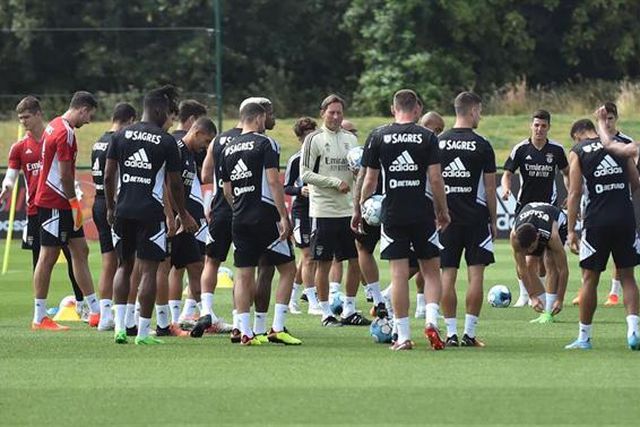 Inglaterra recebe campeão nacional