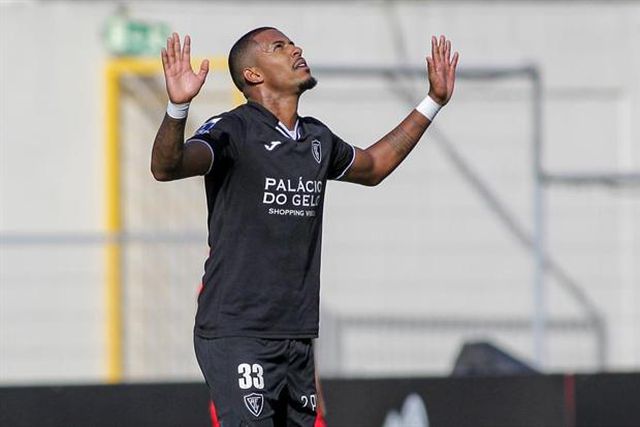 Melhor jogador e marcador da Liga 2 força saída e fica sob alçada disciplinar!