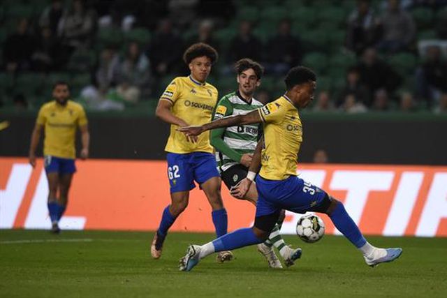 Leão dominador vence com magia de Trincão (veja o resumo)