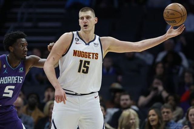 Jokic a aquecer para os ‘play-offs’