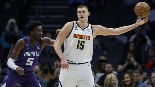 Jokic a aquecer para os ‘play-offs’