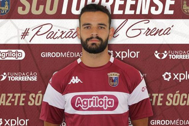 Oficial: Simãozinho também vai vestir de azul-grená