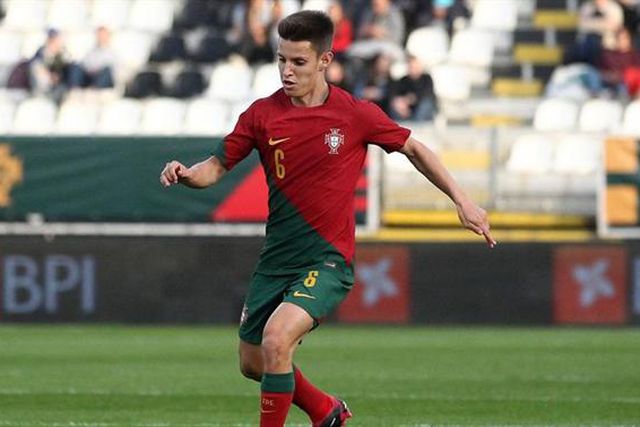 Águias baixam preço de Tiago Dantas mas PAOK não tem capacidade para pagar