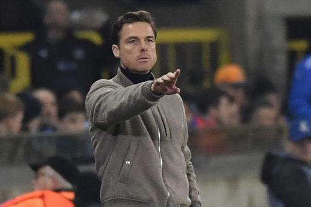 Scott Parker com meio sorriso após vitória do Club Brugge