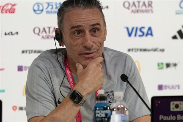 O futuro de Paulo Bento: «Quem não gostaria de treinar na Premier League?»
