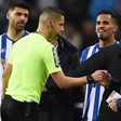 Os dois objetos que o árbitro do FC Porto - Estoril foi entregar ao delegado