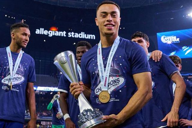 Oficial: Dest de volta a Camp Nou