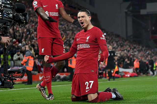 Darwin 'bisa' com excelente cabeceamento e faz o 5-0 (vídeo)