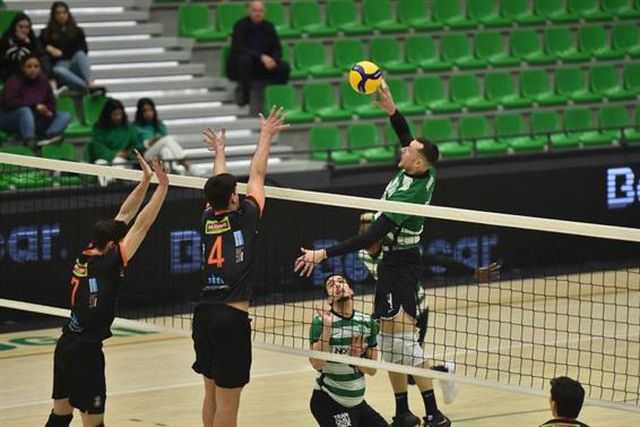 Um parcial digno de Hitchcock no Esmoriz-Benfica; Sporting também vence