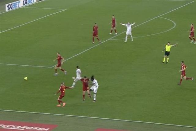 Moise Kean jogou 40 segundos e levou dois jogos de castigo