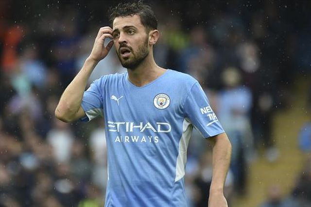 Há equipas oficiais de RB Leipzig e Manchester City e portugueses são titulares