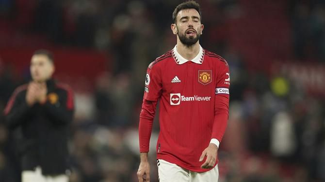 Lenda do Man. United atira-se a Bruno Fernandes: «Em Portugal fazem-no, mas em Inglaterra é inaceitável»