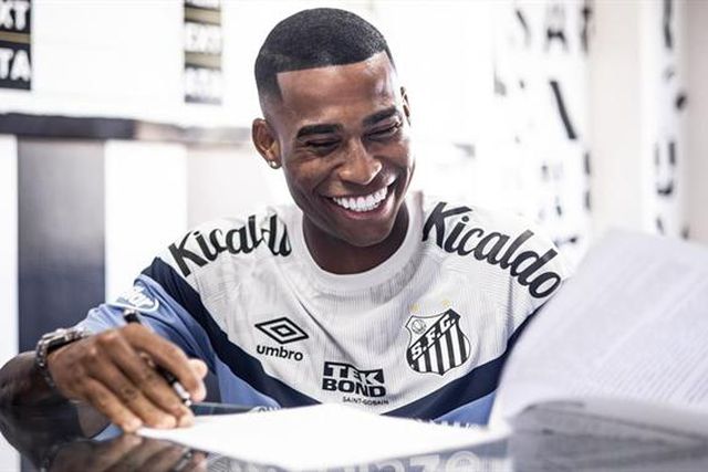 Oficial: Foi alvo do Sporting mas regressa ao Brasil