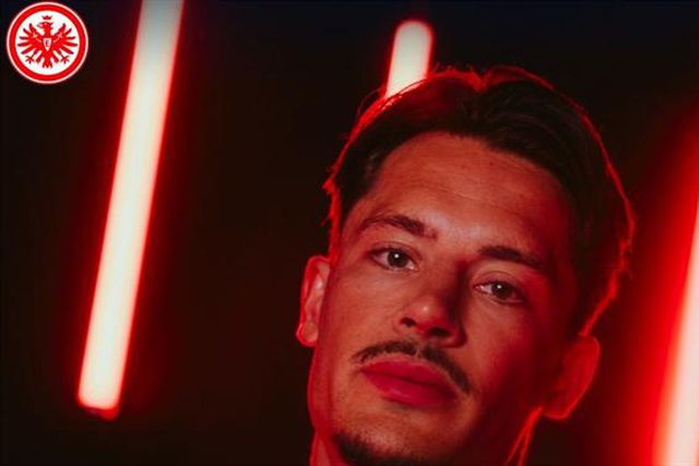 Oficial: antigo alvo da águia cedido pelo Leeds