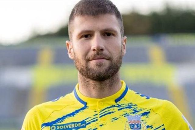 Oficial: Nino Galovic renova por dois anos