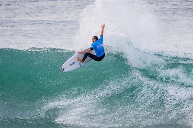 Frederico Morais avança para os quartos no Ballito Pro