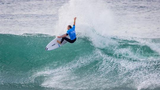 Frederico Morais avança para os quartos no Ballito Pro