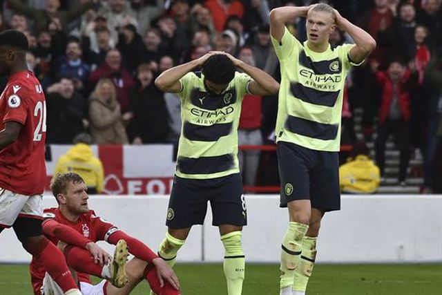 Golo de Bernardo Silva não chega e Man. City perde a liderança (veja os golos)