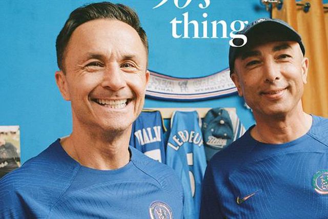 Lendas do Chelsea apresentam nova camisola