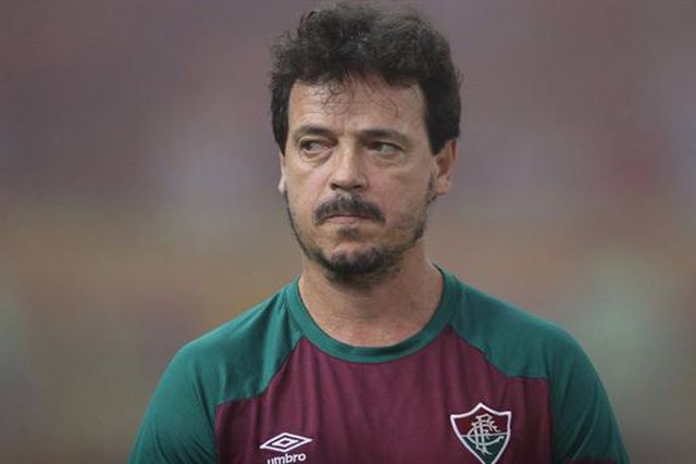 Após assumir 'canarinha', Fernando Diniz foi assobiado pelos adeptos (vídeo)