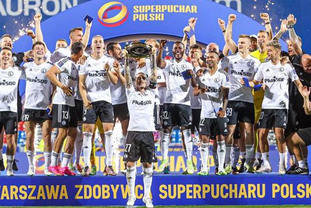 Legia vence nos penáltis: Yuri Ribeiro e Josué conquistam Supertaça