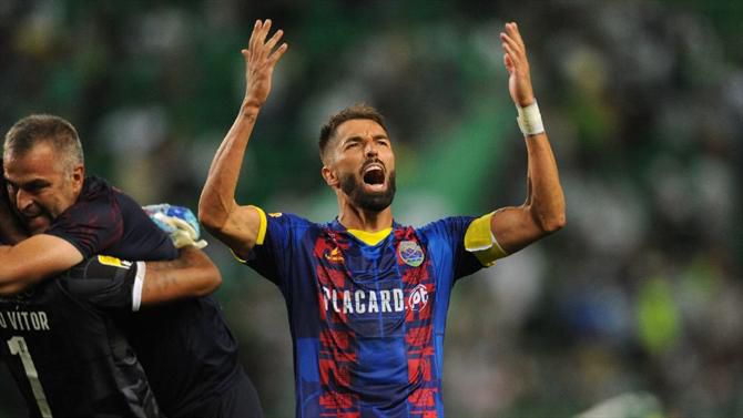 De penálti, Steven Vitória reduz frente ao FC Porto (vídeo)