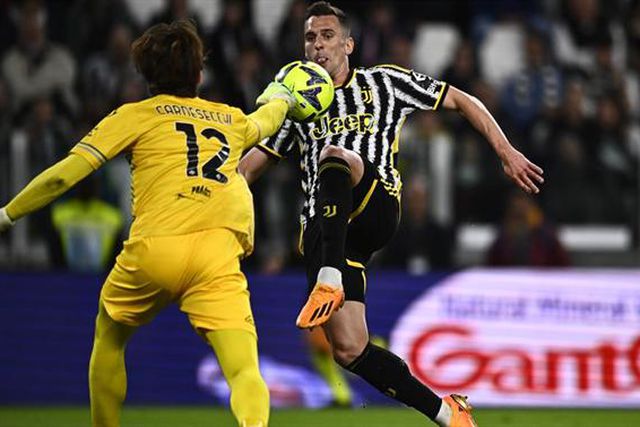 Exercida opção de compra por internacional polaco