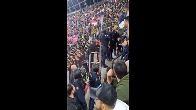 Polícia espanhol agride adepto do Fenerbahçe