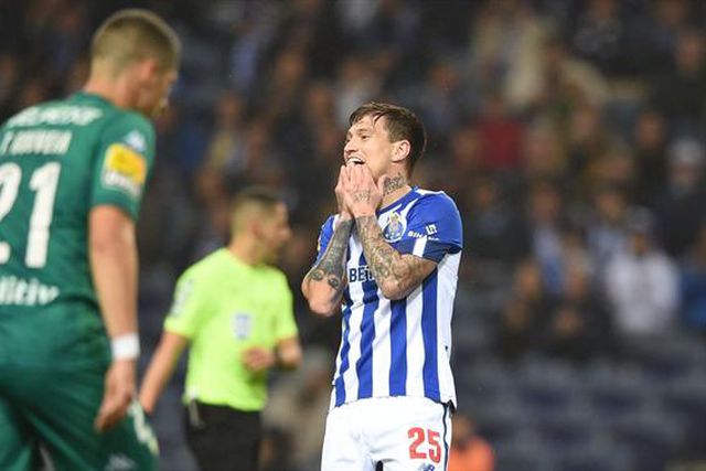 Tiago Gouveia «frustrado» após ter marcado na derrota no Dragão