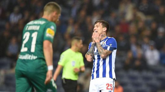 Tiago Gouveia «frustrado» após ter marcado na derrota no Dragão