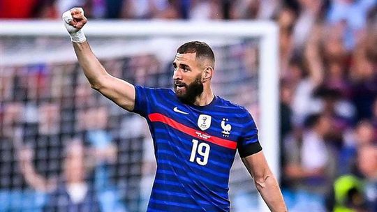 Deschamps explica o que se passou com Benzema no Catar e leva 'troco': «Mentiroso»