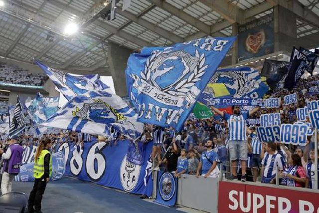 Comportamento dos adeptos no clássico vale quase nove mil euros de multa