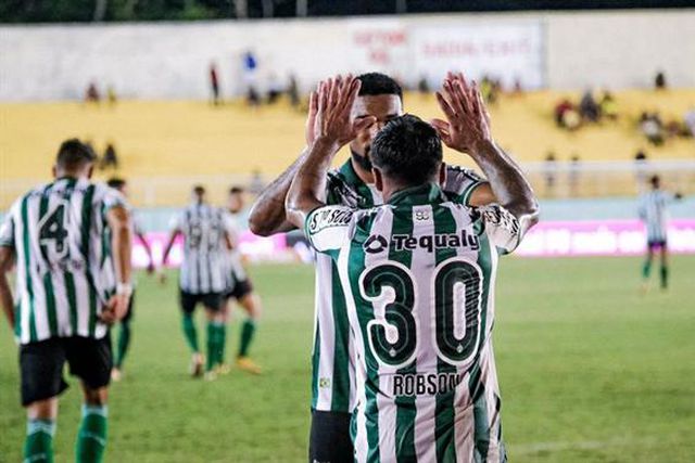 Coritiba, de António Oliveira, segue em frente na Taça