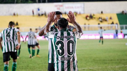 Coritiba, de António Oliveira, segue em frente na Taça