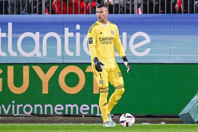 Anthony Lopes jogou com fratura no dedo