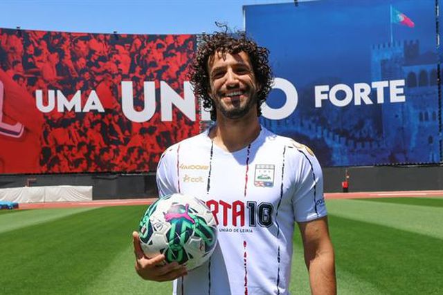 Oficial: Unionistas confirmam reforço para a defesa