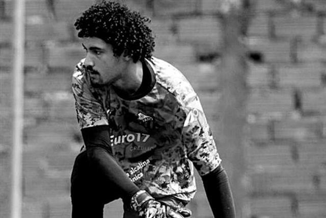 Guarda-redes de 21 anos encontrado morto em casa