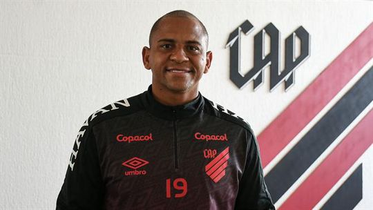 Walter, ex-FC Porto, ruma ao Vitória da Bahia