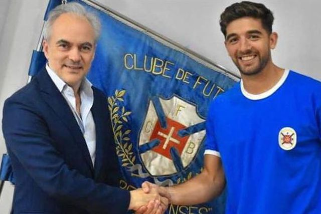 Oficial: lateral-direito maltês para o Restelo