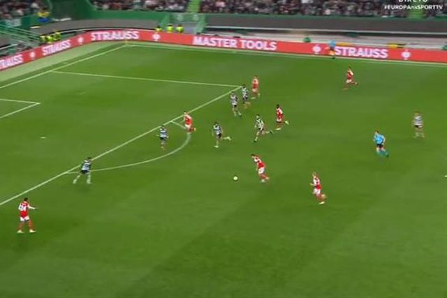 Azarado autogolo de Morita gela Alvalade após lance polémico (vídeo)