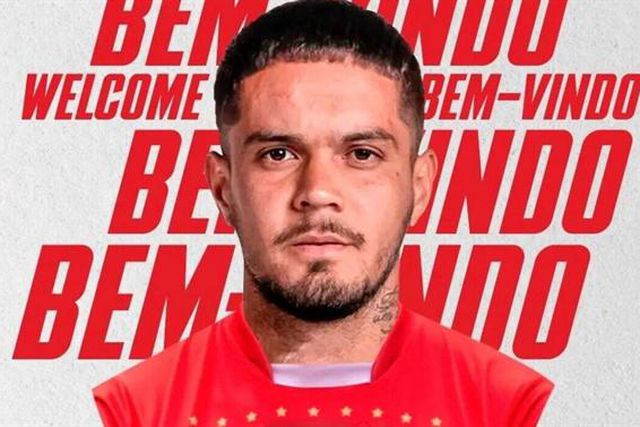 Oficial: Lateral muda-se de Pina Manique para os Açores