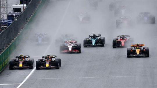 Verstappen ganha Sprint na Áustria