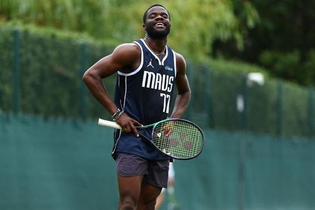 Tiafoe treina em Wimbledon qual Luca Doncic dos Mavericks (vídeo)