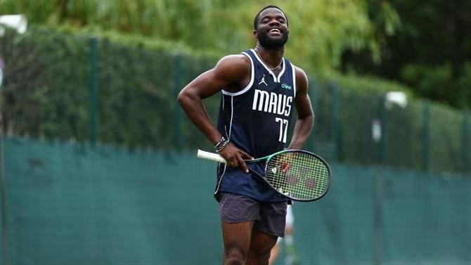 Tiafoe treina em Wimbledon qual Luca Doncic dos Mavericks (vídeo)