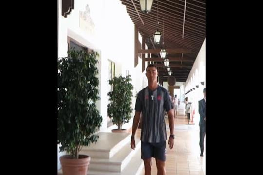 Cristiano Ronaldo já está no hotel do Al Nassr para se juntar ao estágio de pré-temporada da equipa saudita