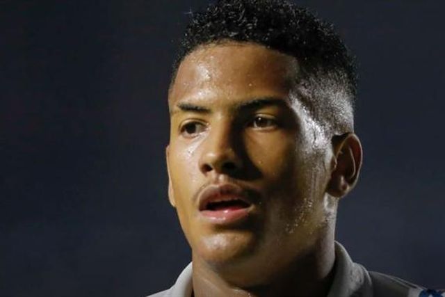 Oficial: 'blues' asseguram pérola do Santos que o Barça declinou